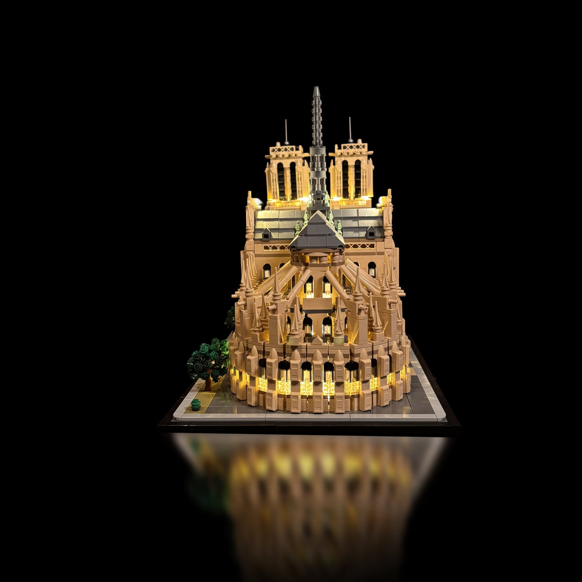 Lysit til LEGO 21061 Notre-Dame de Paris