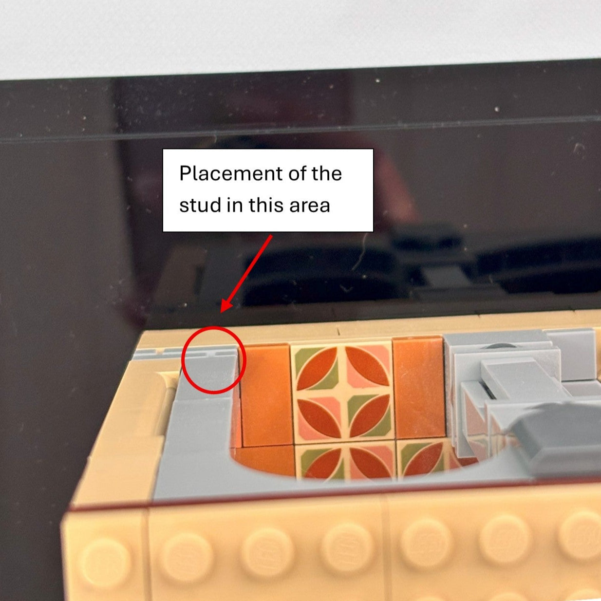 Akrylkasse til LEGO® Ringenes Herre™ Kløvedal™ (10316) – støvfri beskyttelse og elegant udstilling af elvernes ikoniske tilflugtssted.