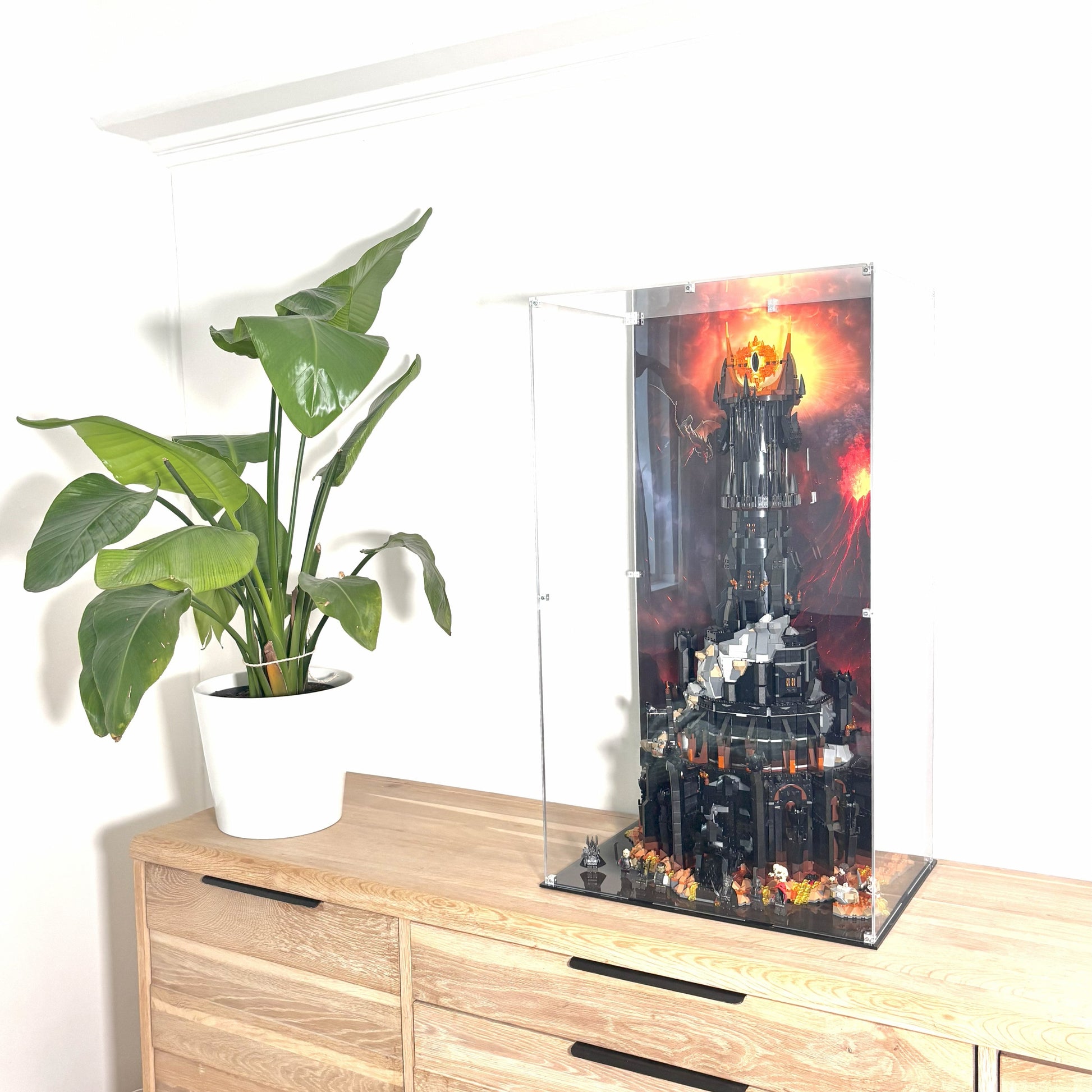 Akryl kasse til LEGO® Ringenes Herre™ Barad-Dûr™ (10333) – støvfri beskyttelse og dramatisk udstilling af Saurons mørke tårn i Mordor™.