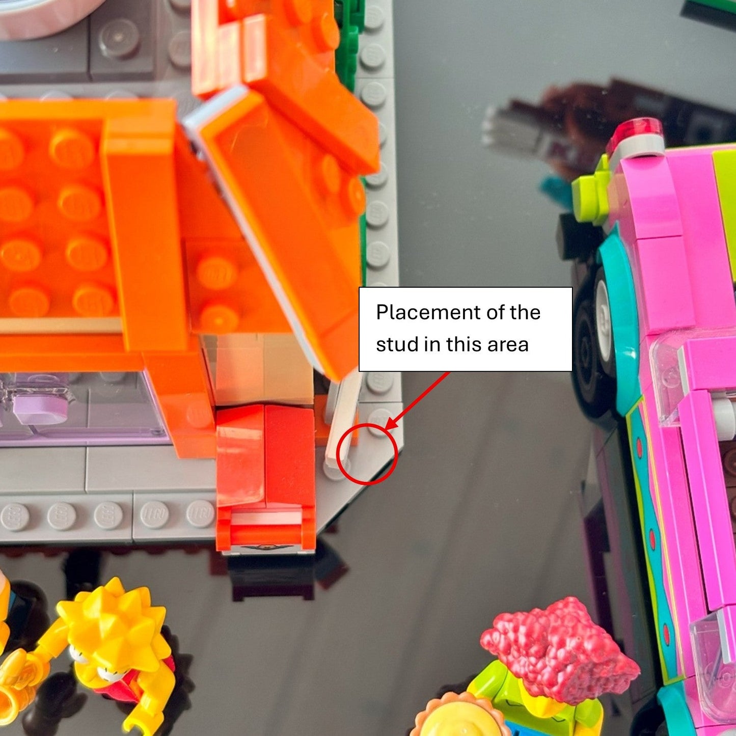Akrylkasse til LEGO® The Simpsons™ Krusty Burger (21348) – støvfri beskyttelse og elegant udstilling af Springfields ikoniske fastfood-restaurant.