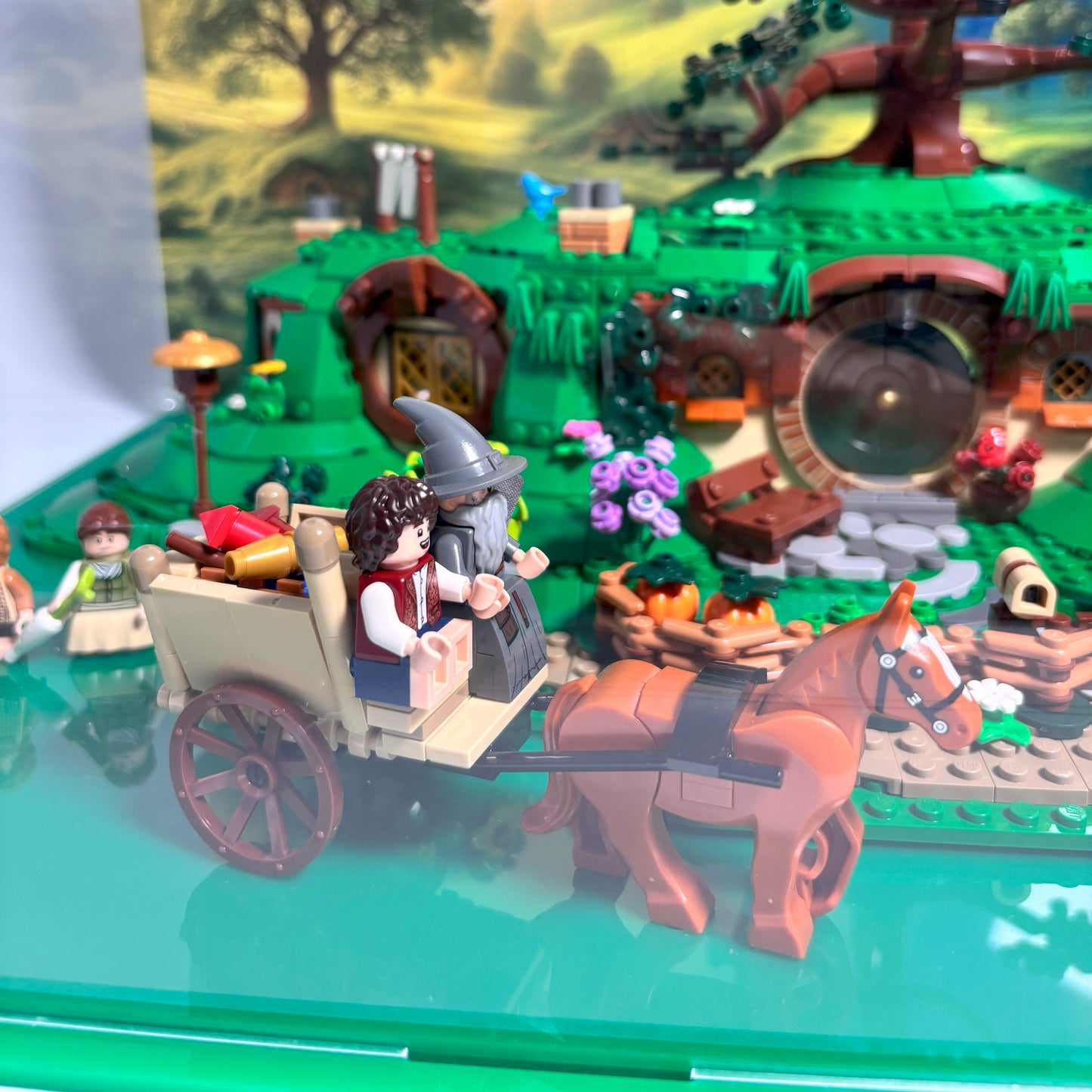 Akryl kasse til LEGO® Ringenes Herre™ Herredet™ (10354) – støvfri beskyttelse og stilfuld udstilling af Bilbos hobbithul i Bagshot Row™