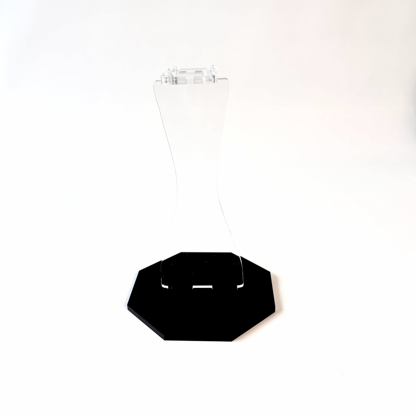 Displaystand til LEGO® biler, fly og rumskibe – vælg mellem lige eller skrå (25°) top samt plader på 67x67 mm og 35x35 mm.