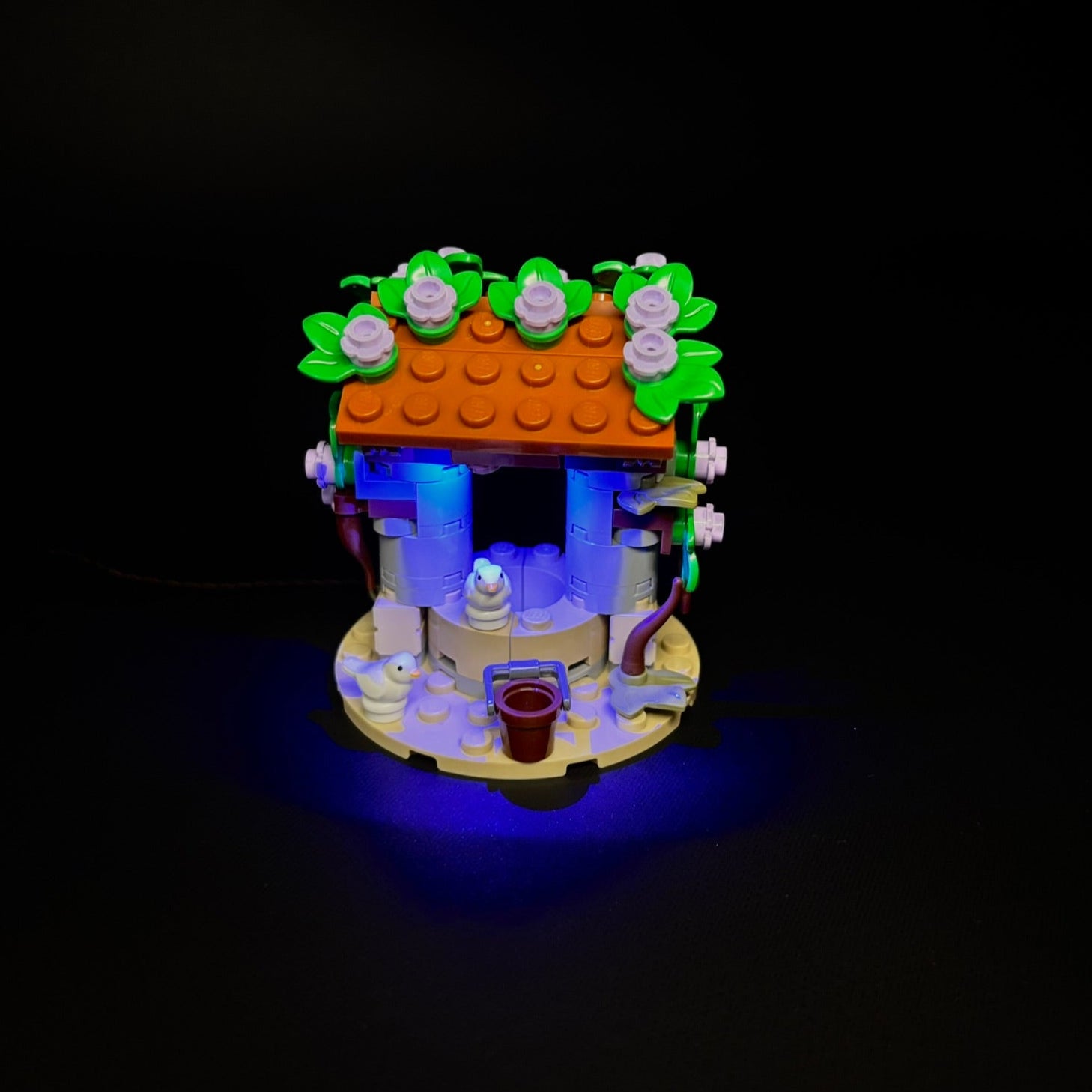 Lyssæt til LEGO® Disney: Snehvide og de syv små dværges hytte™ (43179) med varme LED-lys og eventyrstemning