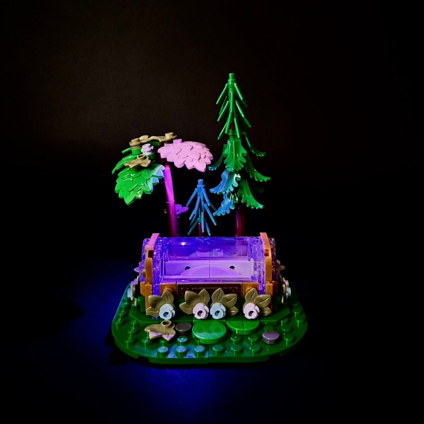 Lyssæt til LEGO® Disney: Snehvide og de syv små dværges hytte™ (43179) med varme LED-lys og eventyrstemning
