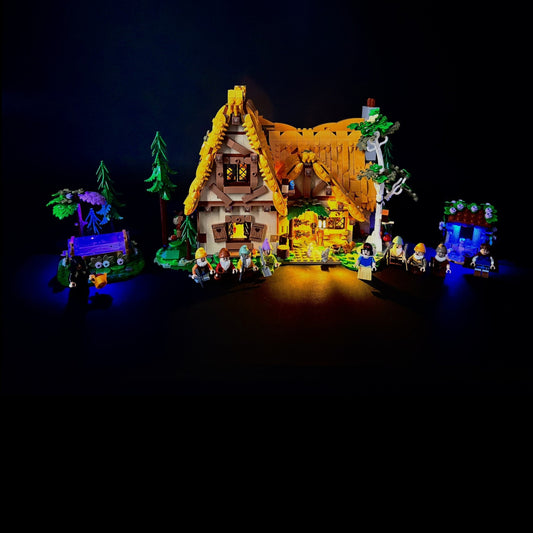 Lyssæt til LEGO® Disney: Snehvide og de syv små dværges hytte™ (43179) med varme LED-lys og eventyrstemning