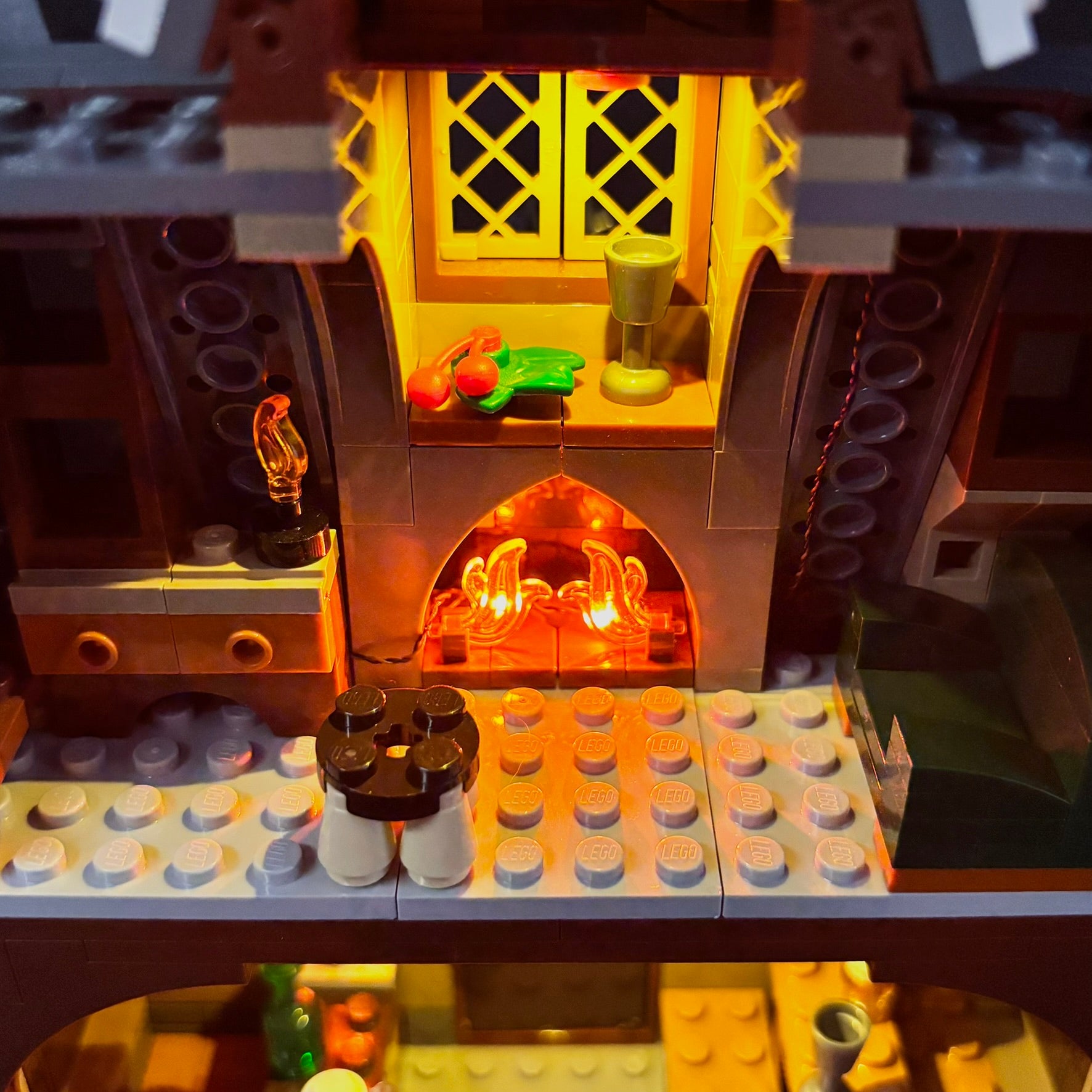 Lyssæt til LEGO® Harry Potter™ Hogsmeade™ (76388) med farverige LED-lys og vinterlig stemning
