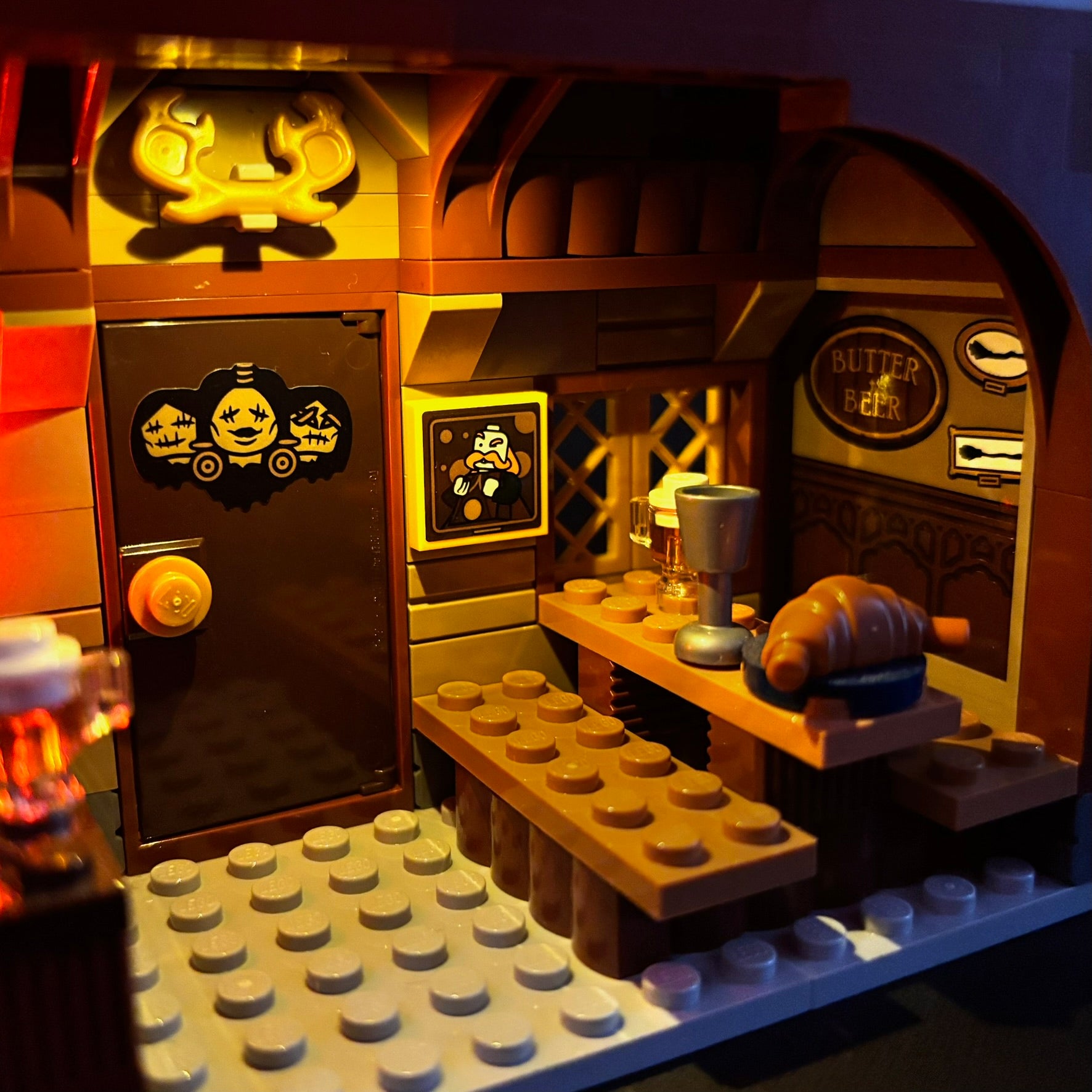 Lyssæt til LEGO® Harry Potter™ Hogsmeade™ (76388) med farverige LED-lys og vinterlig stemning