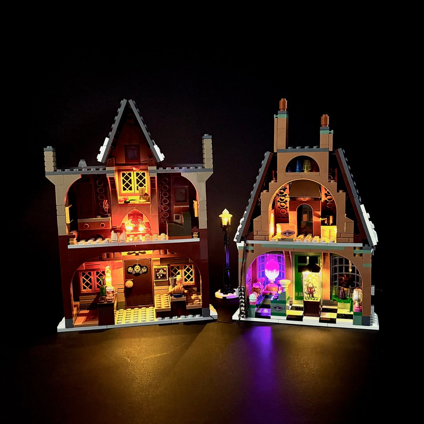 Lyssæt til LEGO® Harry Potter™ Hogsmeade™ (76388) med farverige LED-lys og vinterlig stemning