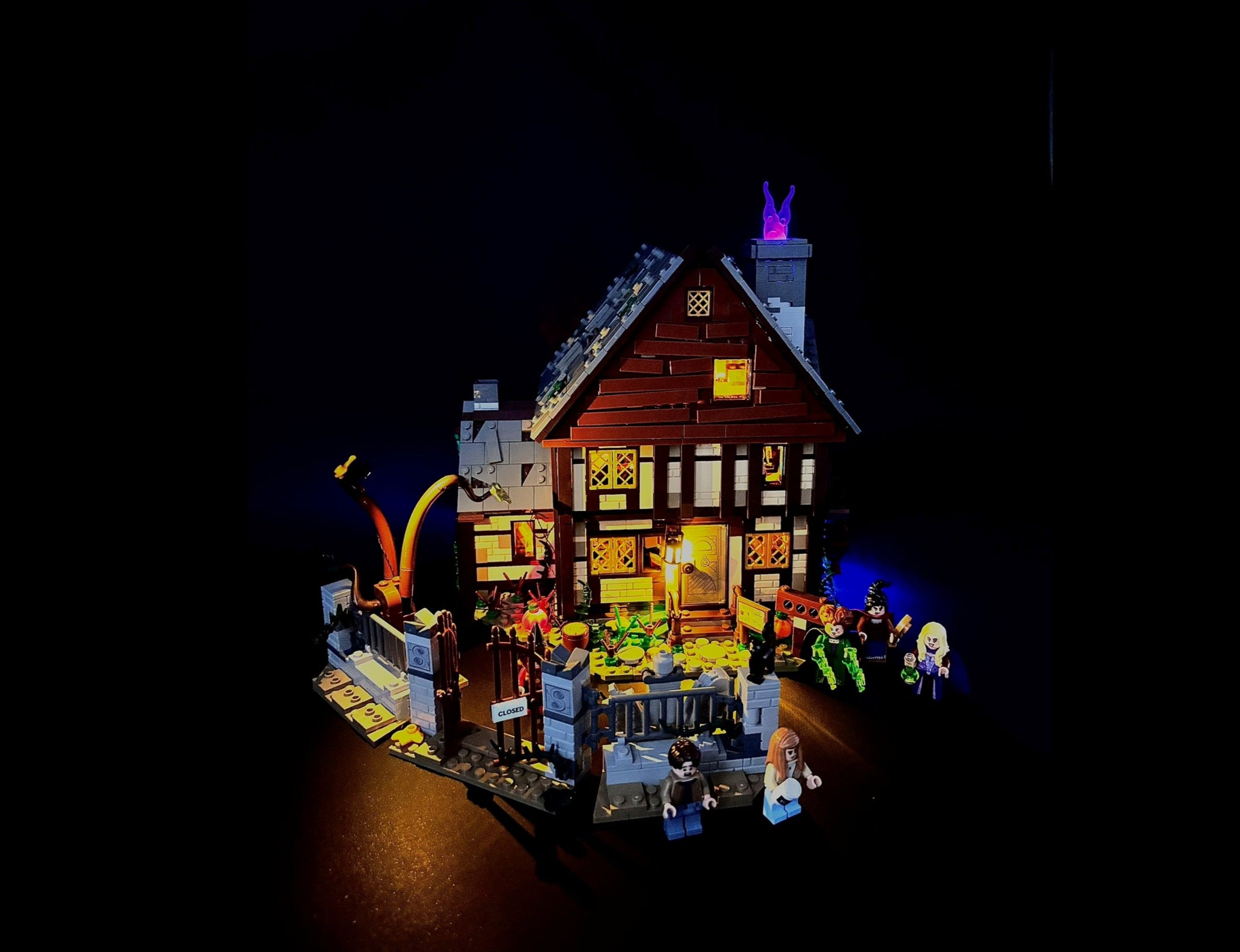 Lyskit til LEGO® Hocus Pocus™ (21341) med farverige LED-lys og magisk halloween-stemning