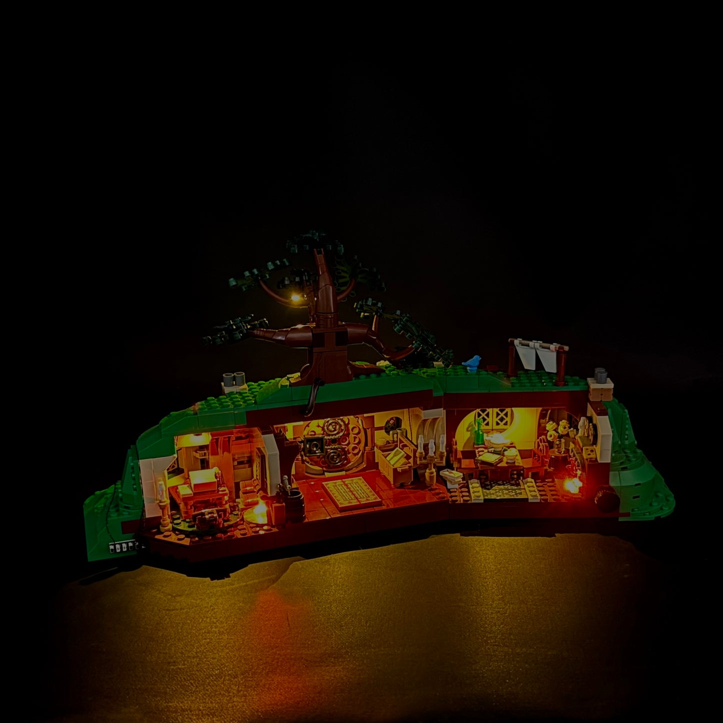 Lyssæt til LEGO® Ringenes Herre™ Herredet™ (10354) med farverige LED-lys og hyggelig hobbitstemning
