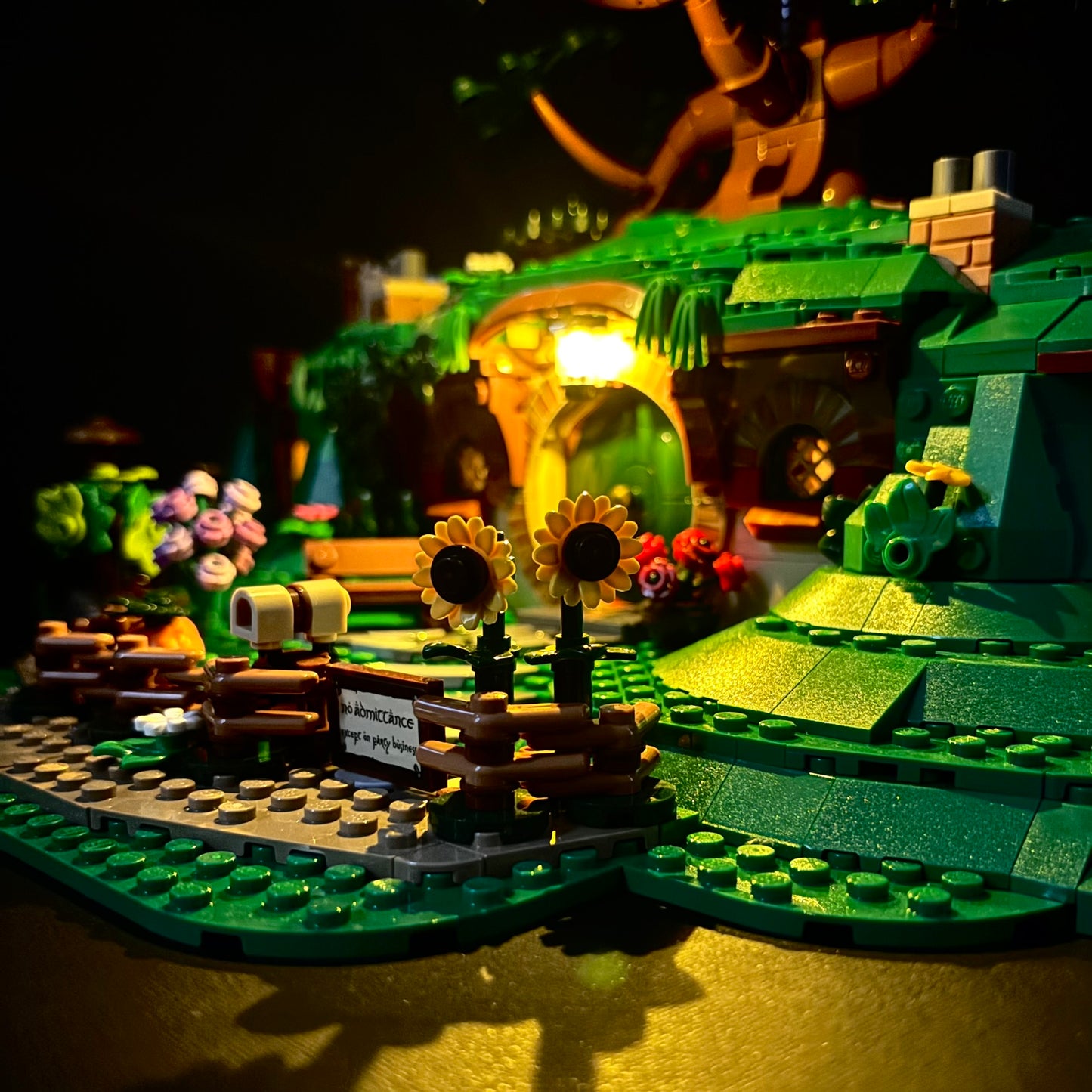 Lyssæt til LEGO® Ringenes Herre™ Herredet™ (10354) med farverige LED-lys og hyggelig hobbitstemning