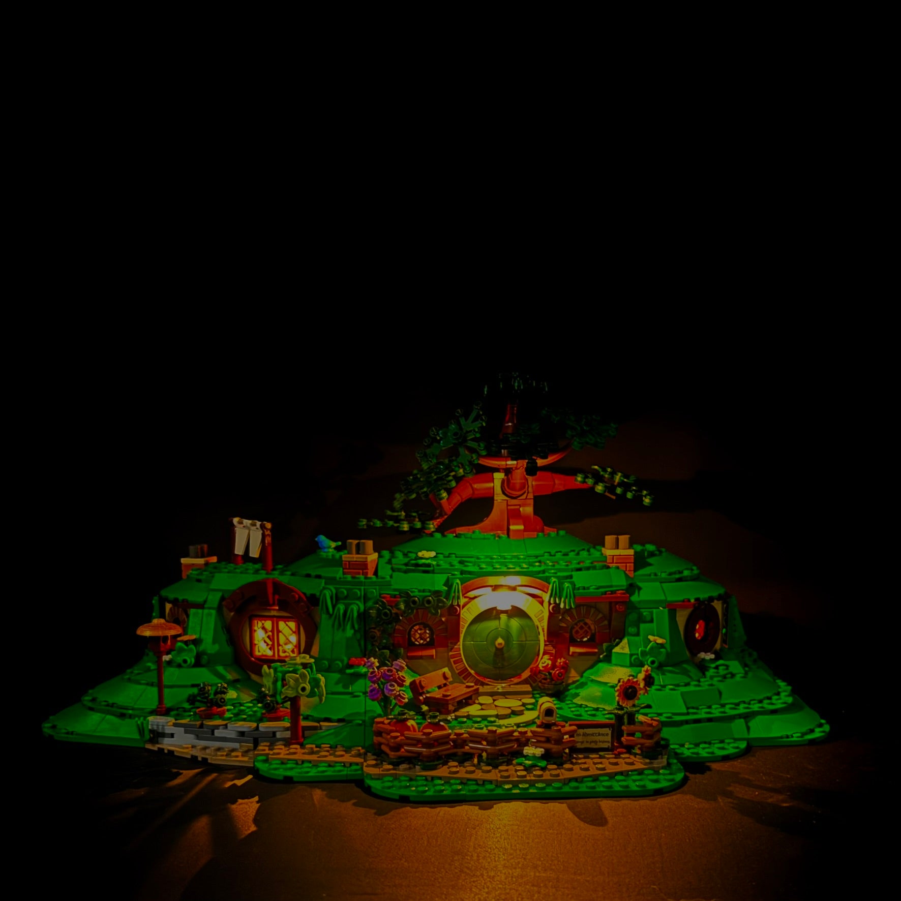 Lyssæt til LEGO® Ringenes Herre™ Herredet™ (10354) med farverige LED-lys og hyggelig hobbitstemning