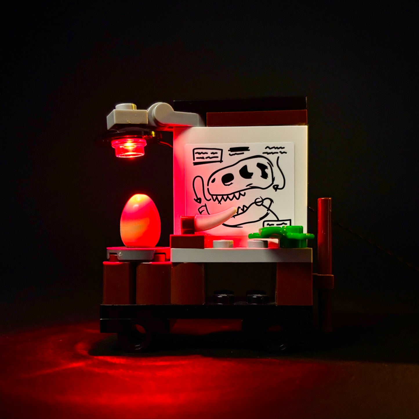 Lyssæt til LEGO® T. rex-dinosaurudstilling (76940) med farverige LED-lys og dramatik