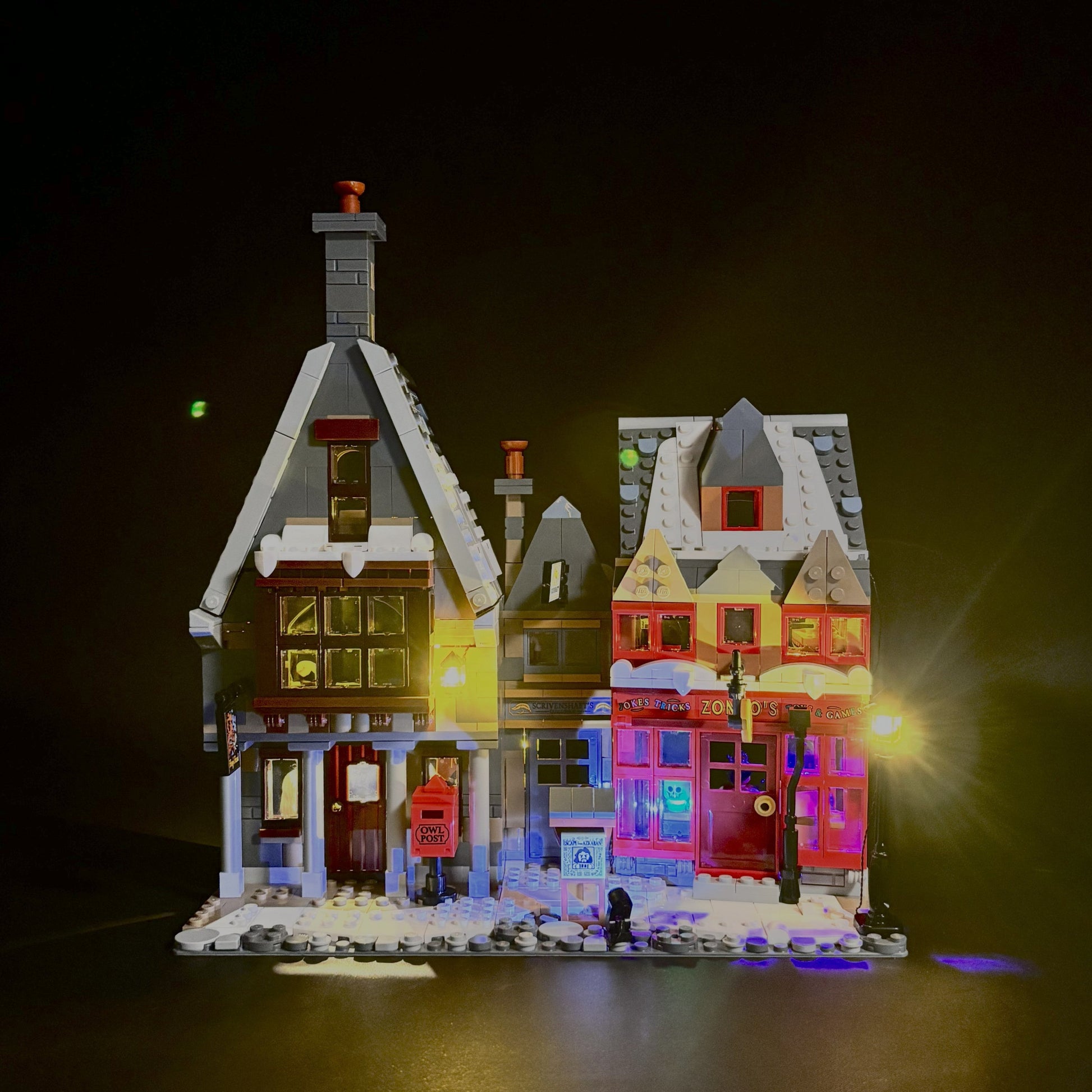 Lyskit til LEGOÂŽ Harry Potter⢠Hogsmeade Collectors Edition (76457) â 33 LED-lys fremhĂŚver De Tre Koste⢠og Honeydukesâ˘