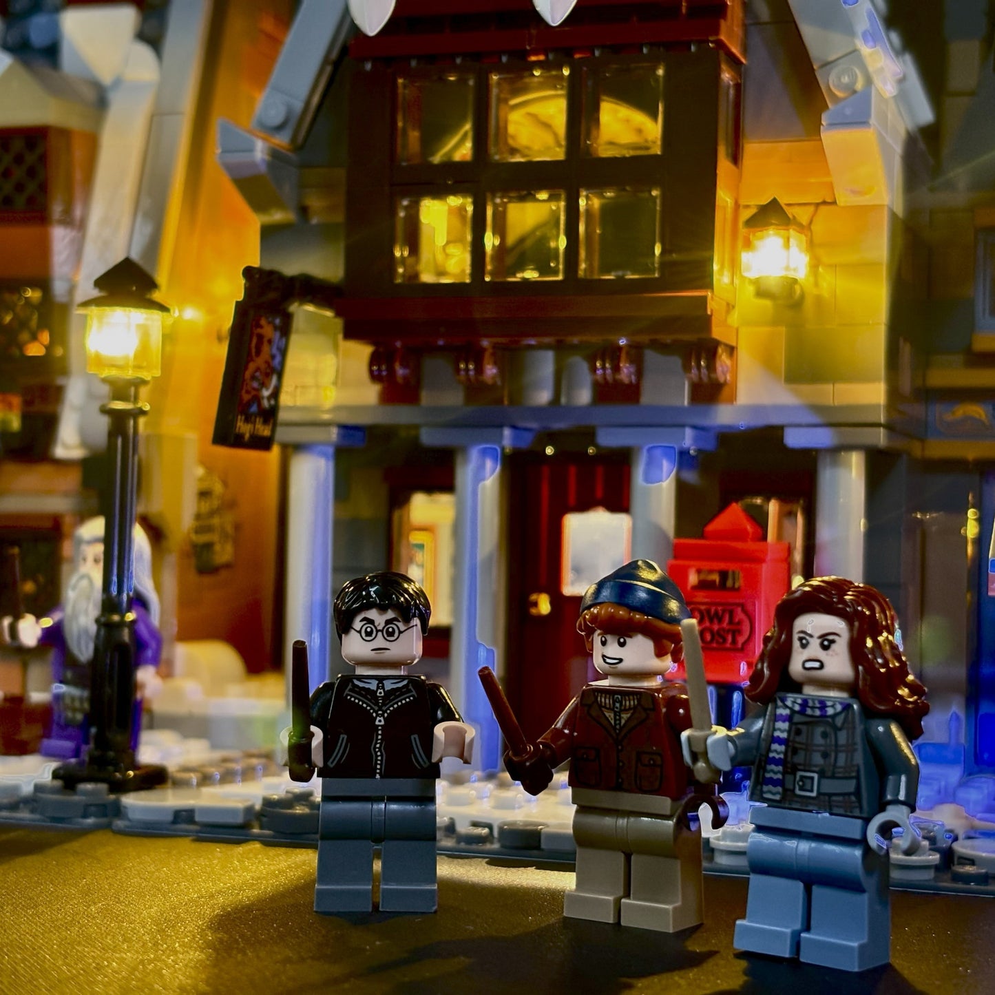 Lyskit til LEGOÂŽ Harry Potter⢠Hogsmeade Collectors Edition (76457) â 33 LED-lys fremhĂŚver De Tre Koste⢠og Honeydukesâ˘