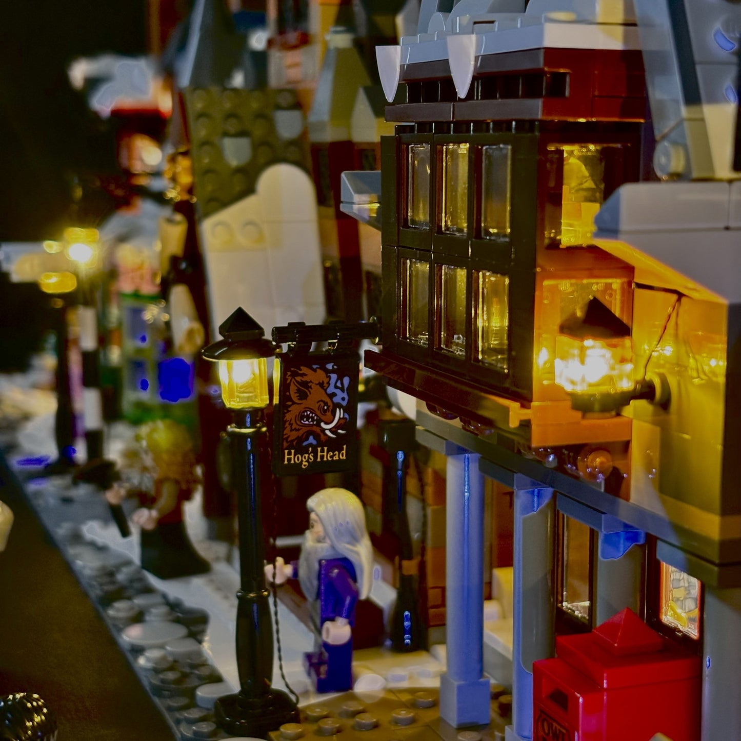 Lyskit til LEGOÂŽ Harry Potter⢠Hogsmeade Collectors Edition (76457) â 33 LED-lys fremhĂŚver De Tre Koste⢠og Honeydukesâ˘