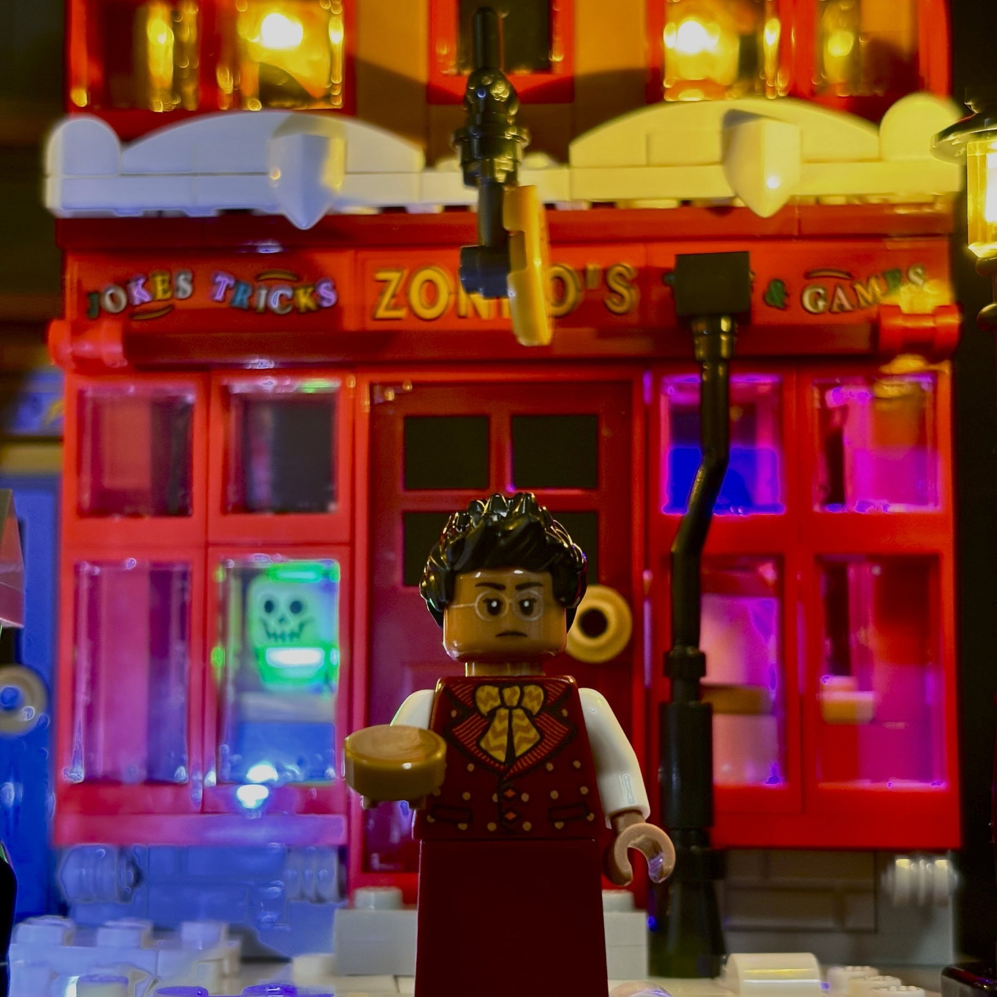 Lyskit til LEGOÂŽ Harry Potter⢠Hogsmeade Collectors Edition (76457) â 33 LED-lys fremhĂŚver De Tre Koste⢠og Honeydukesâ˘