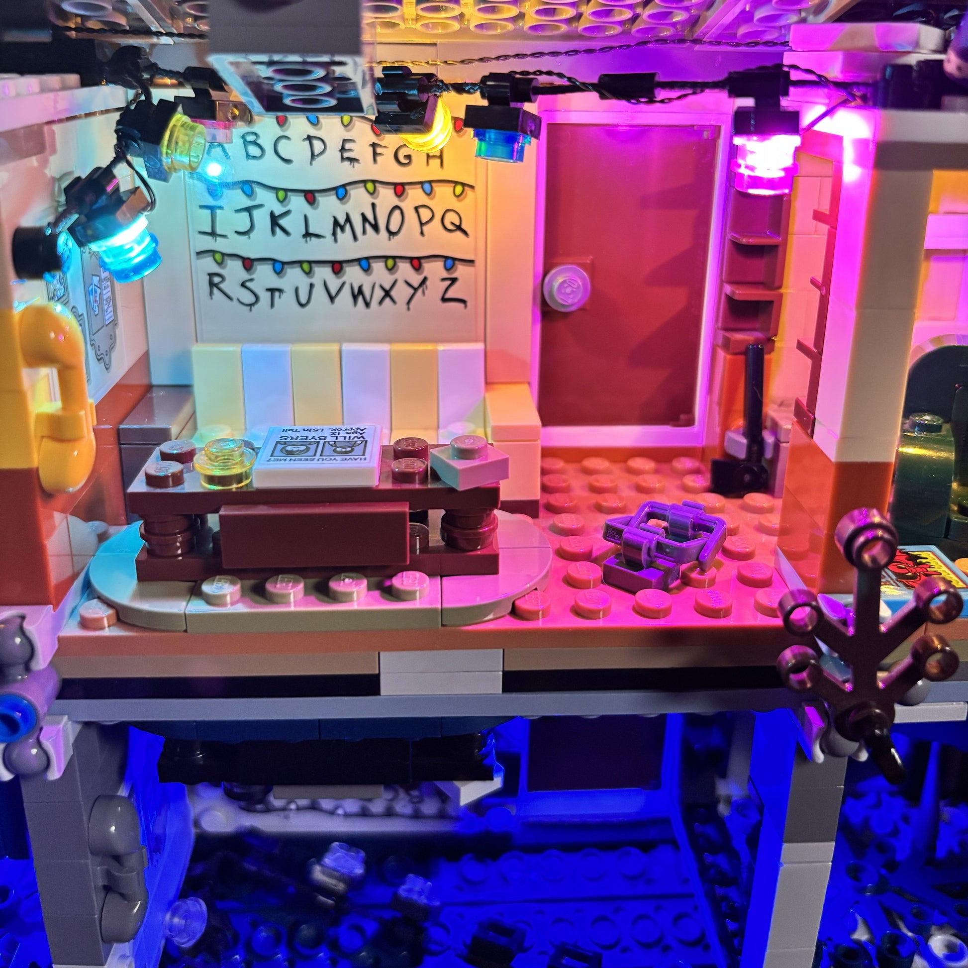 Lyskit til LEGO® Stranger Things: The Upside Down (75810) – LED-lys med plug-and-play installation og autentisk stemning