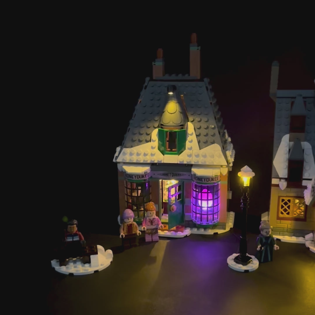 Lyssæt til LEGO® Harry Potter™ Hogsmeade™ (76388) med farverige LED-lys og vinterlig stemning
