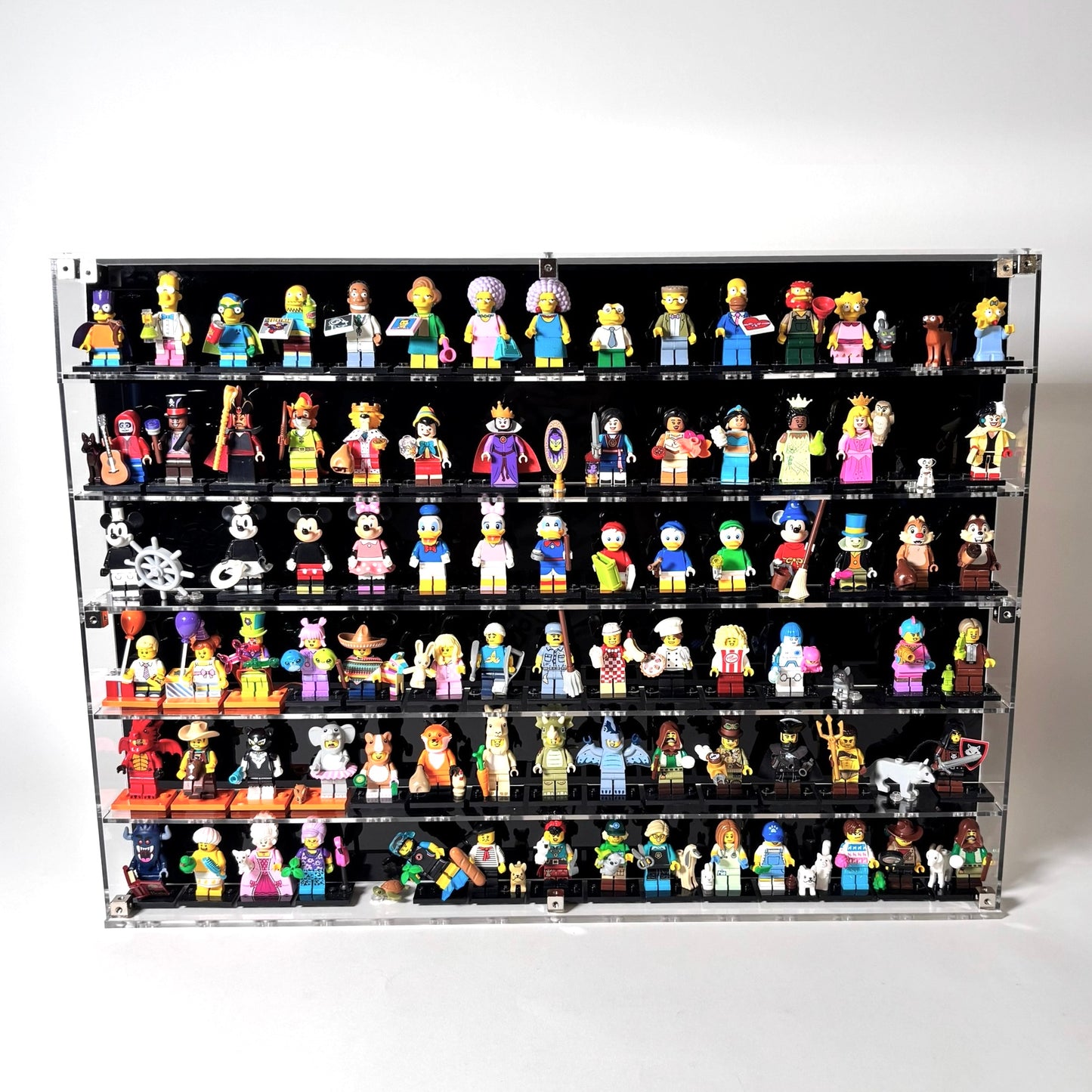 Væghængt akryl-kasse til 90 LEGO® Minifigurer™ – støvfri opbevaring samt  elegant, praktisk og pladsbesparende udstilling til samlere.