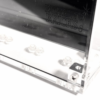 Væghængt akryl-kasse til LEGO® Minifigurer™ – støvfri opbevaring samt  elegant, praktisk og pladsbesparende udstilling til samlere.