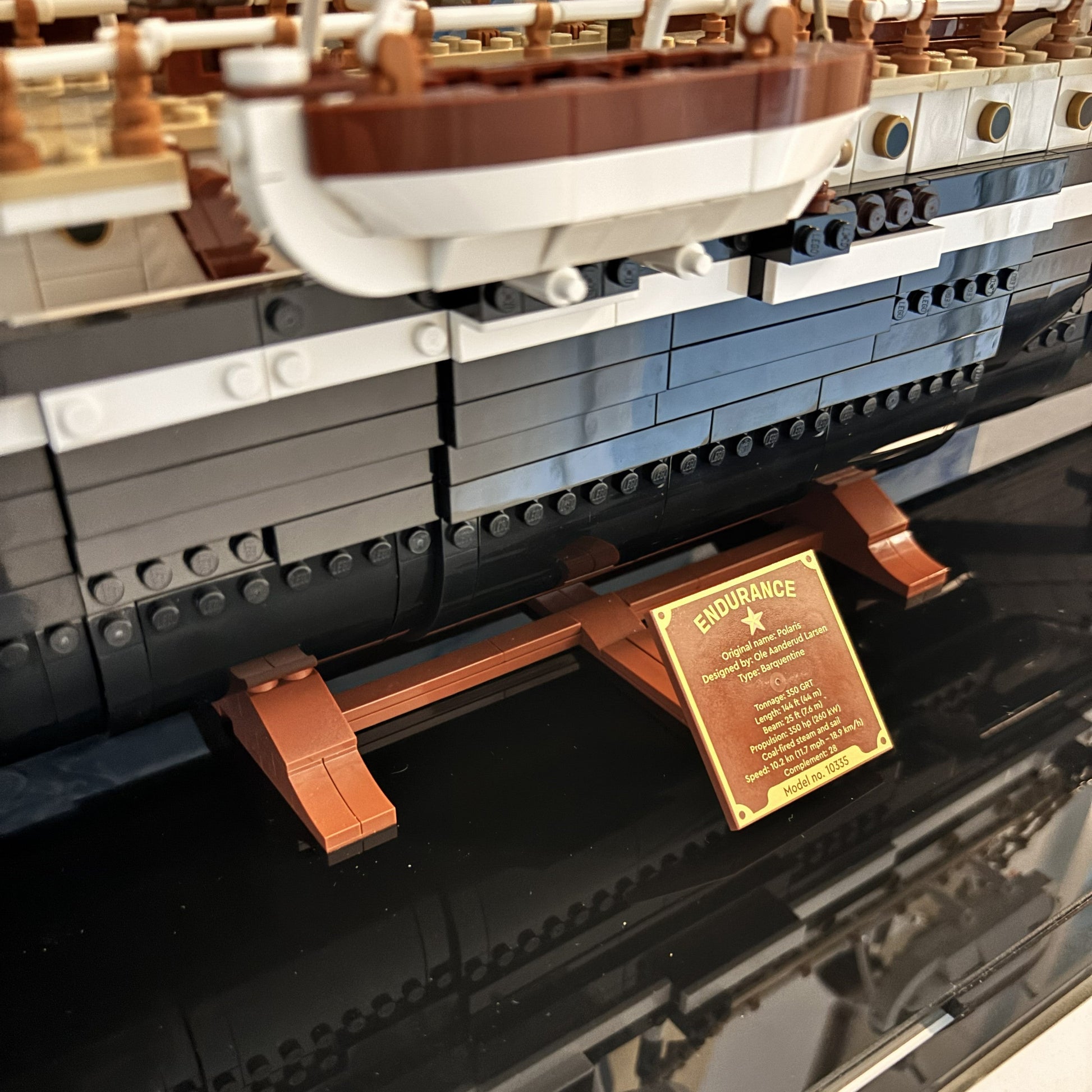 Display case til LEGO® The Endurance (10335). 