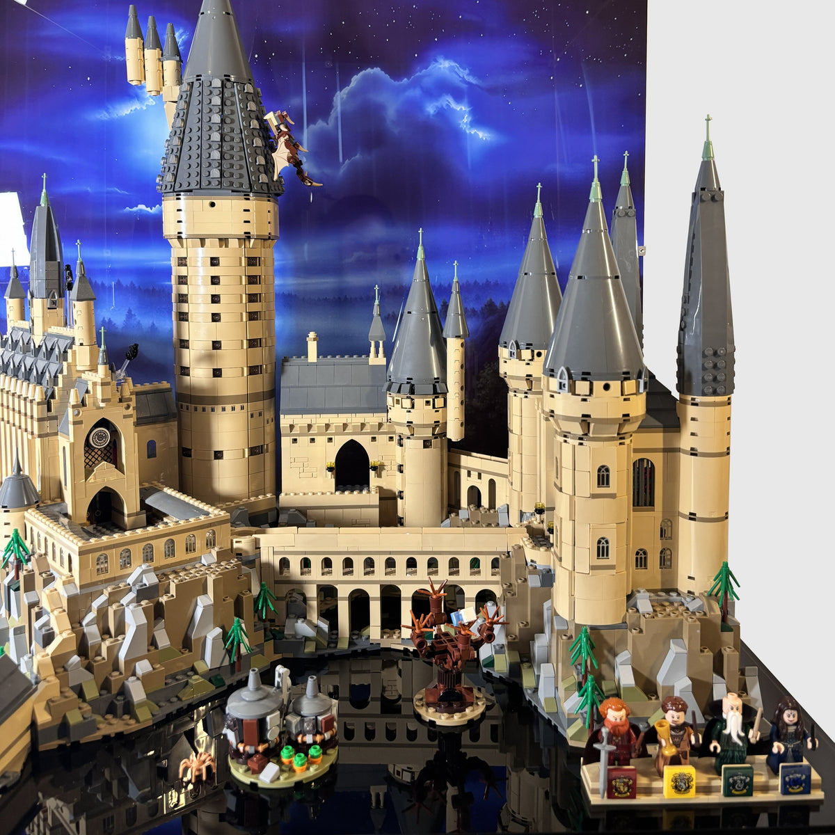 Display case til LEGO® Harry Potter™ Hogwarts™ Castle (71043). 