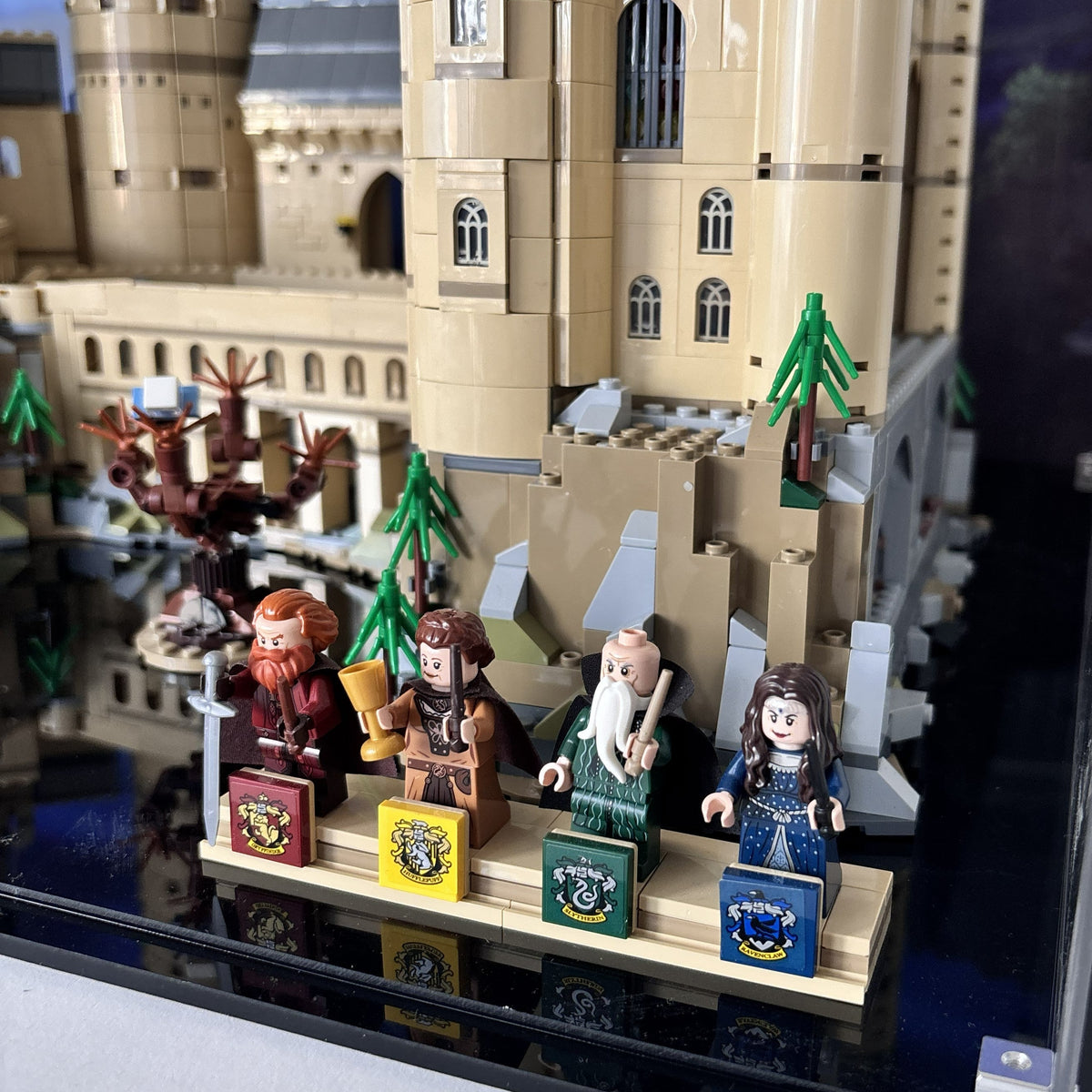 Display case til LEGO® Harry Potter™ Hogwarts™ Castle (71043). 