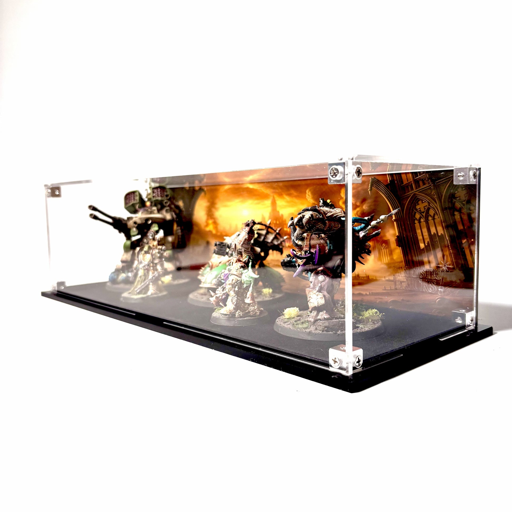 Display case til Warhammer® miniaturer og squads. Støvtæt, UV reduktion og blød fløjlsbund der giver stabilitet og sikkerhed.