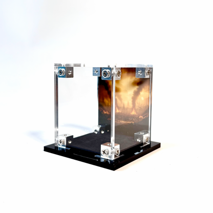 Display case til Warhammer® miniaturer. Støvtæt, UV reduktion og blød fløjlsbund der giver stabilitet og sikkerhed.