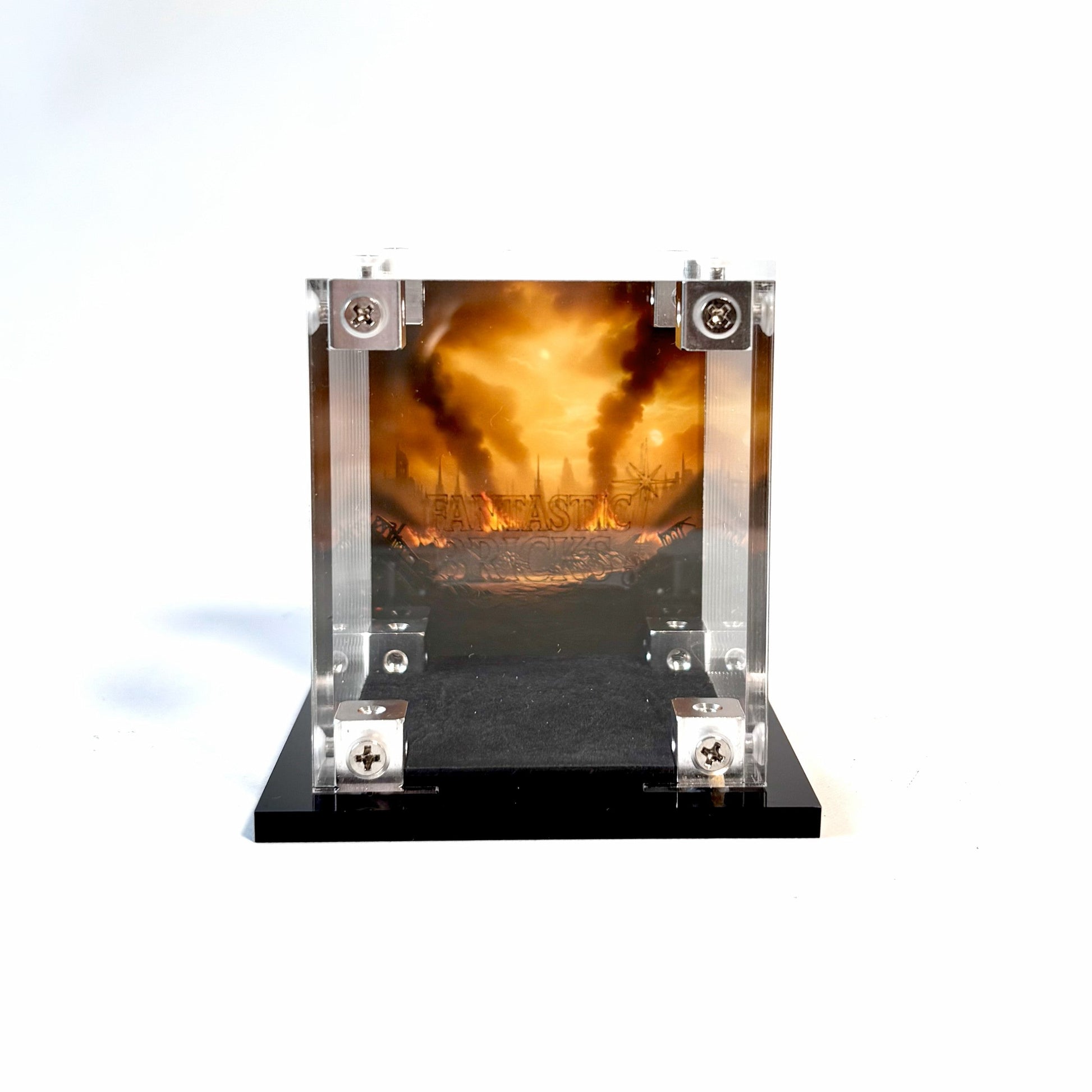 Display case til Warhammer® miniaturer . Støvtæt, UV reduktion og blød fløjlsbund der giver stabilitet og sikkerhed.