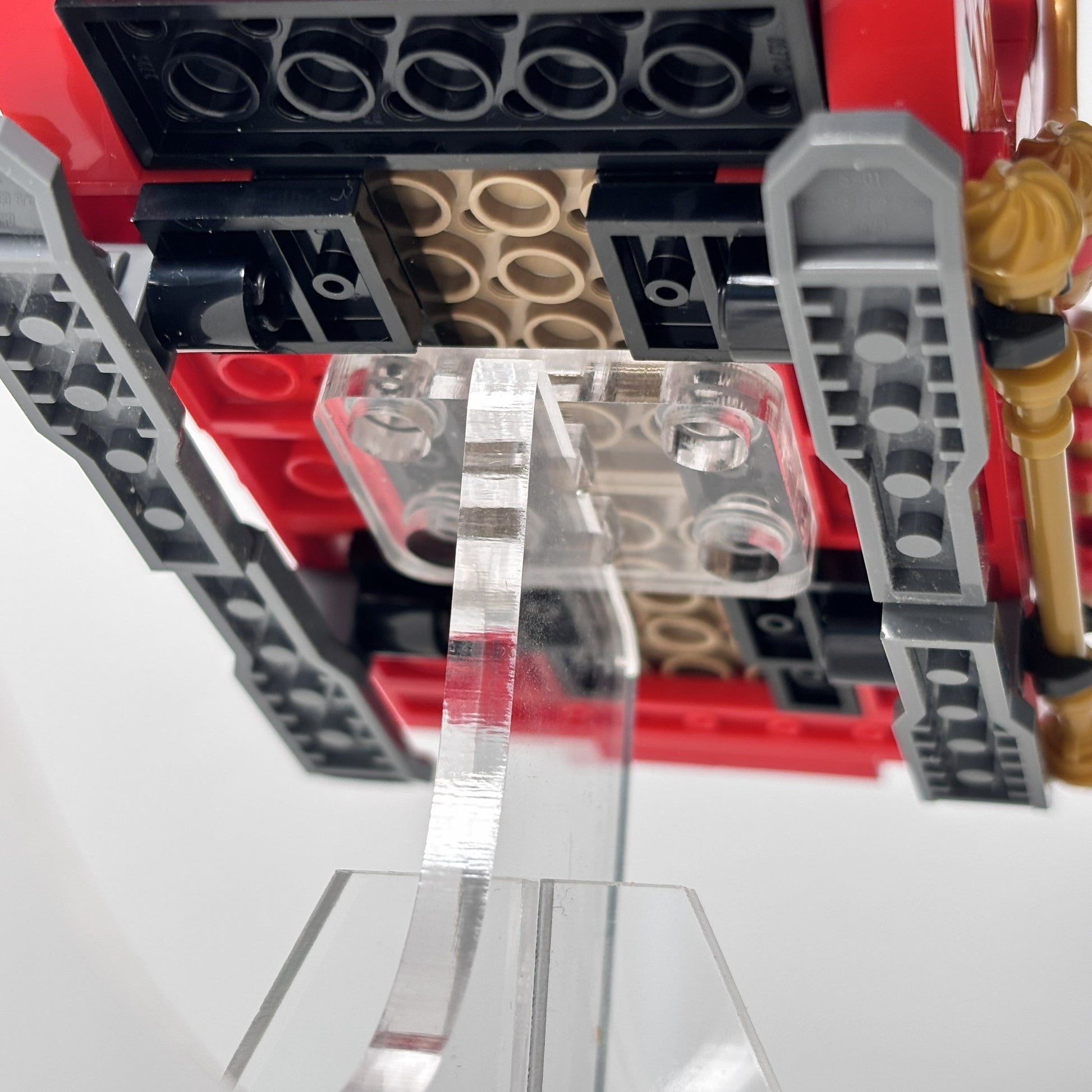 Display stander til LEGO 40449 Julemandens kane. 