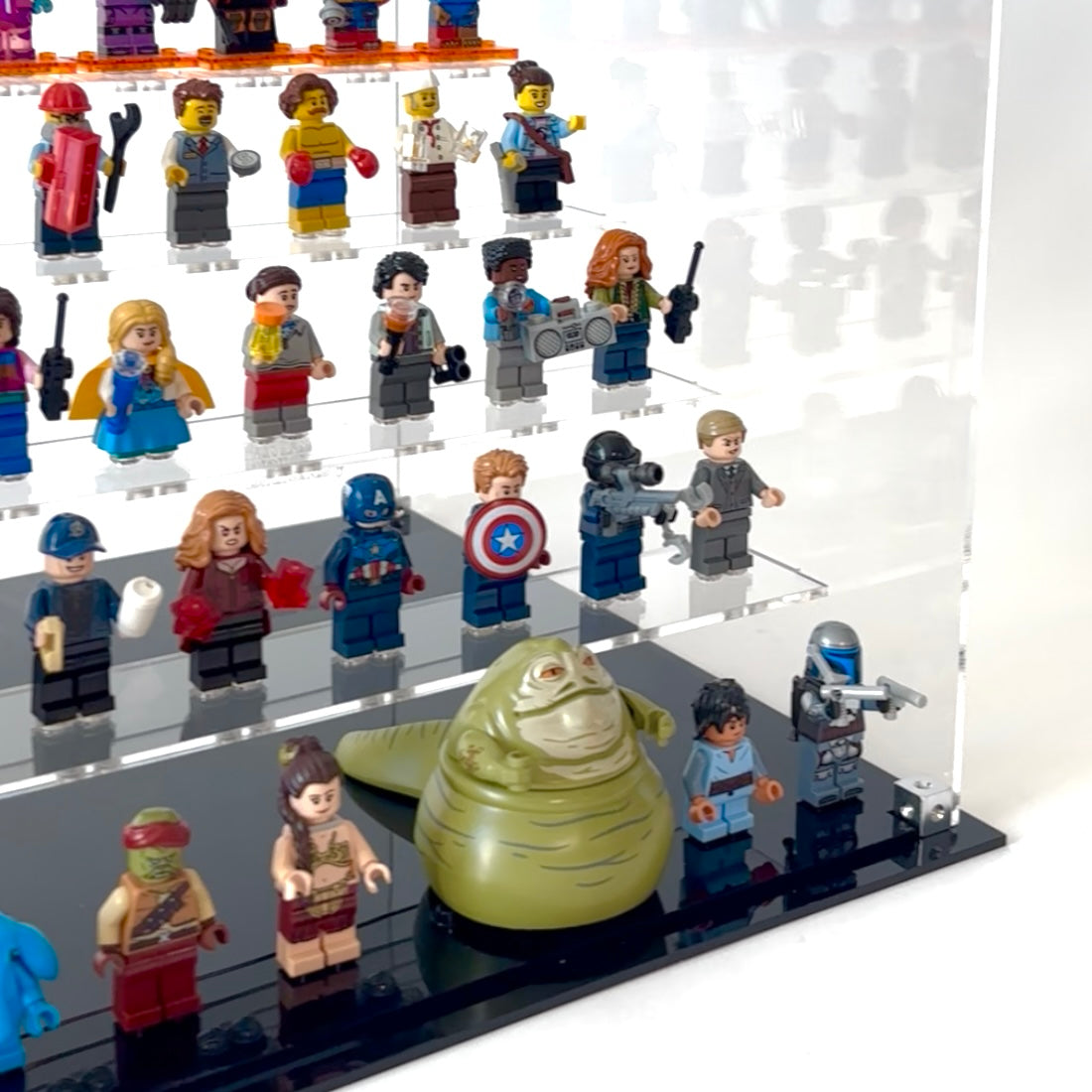 Display case til LEGO® Minifigurer - podie design. Fra kaos til kontrol