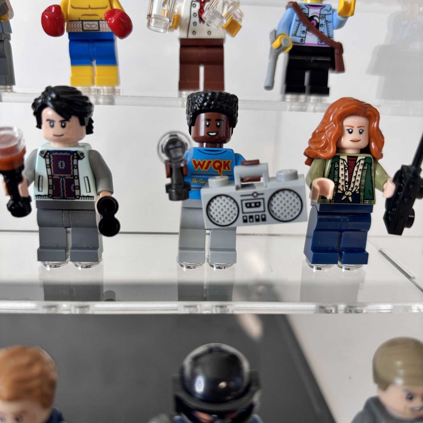 Display case til LEGO® Minifigurer - podie design. Fra kaos til kontrol