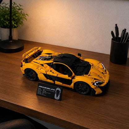 Horisontal væg-holder til LEGO® 42172 McLaren P1 i 30 graders udstilling