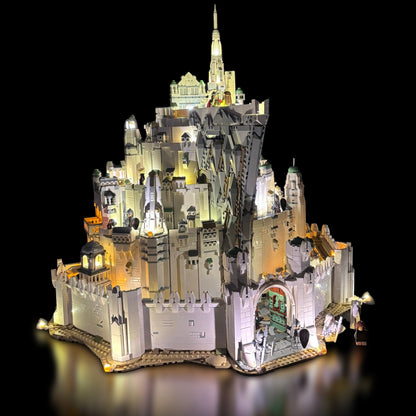 Lyskit installeret i LEGO® Minas Tirith™ 11377 med oplyste flammer og bymure