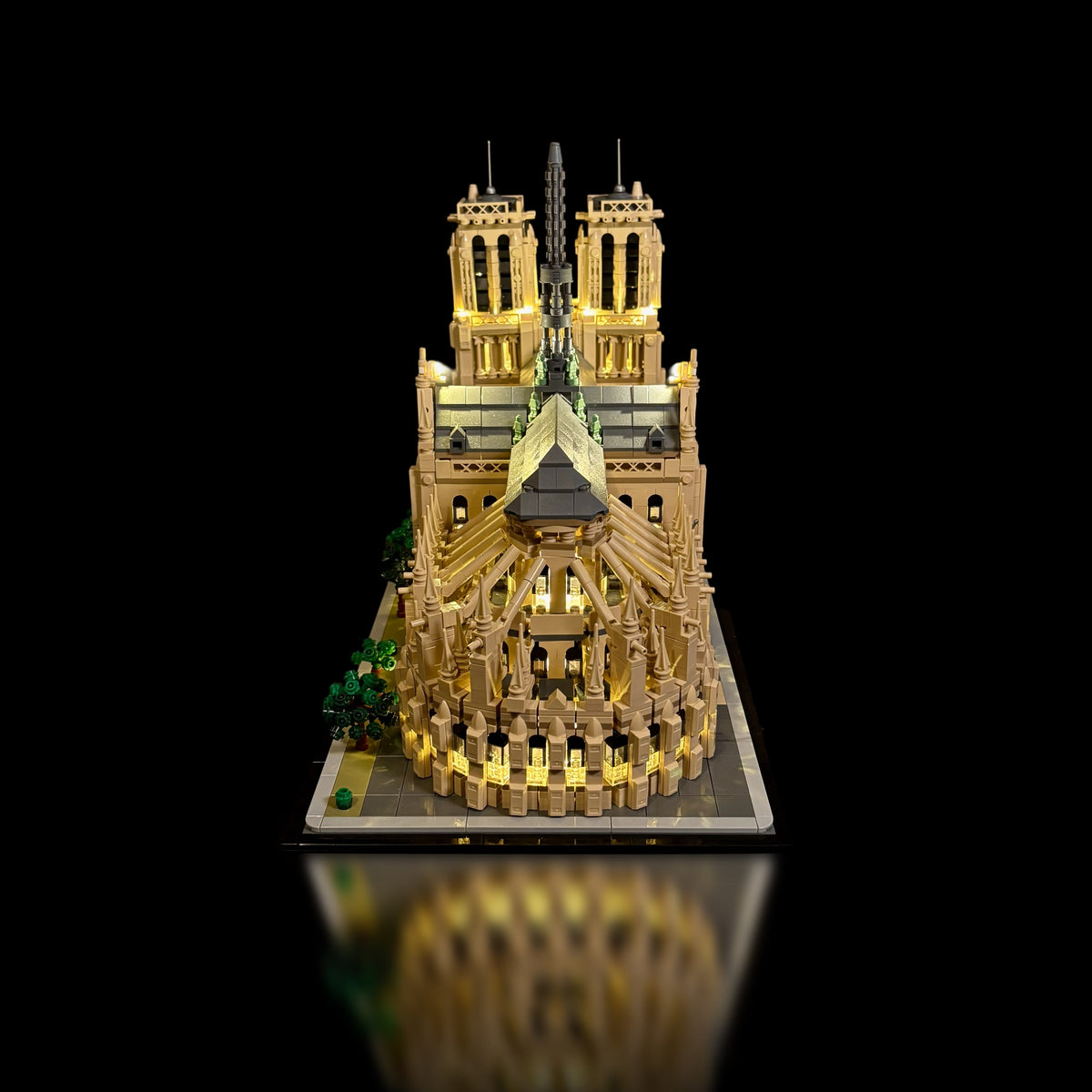 Lysit til LEGO 21061 Notre-Dame de Paris