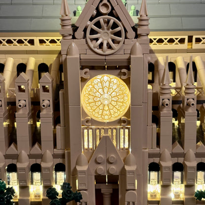 Lysit til LEGO 21061 Notre-Dame de Paris