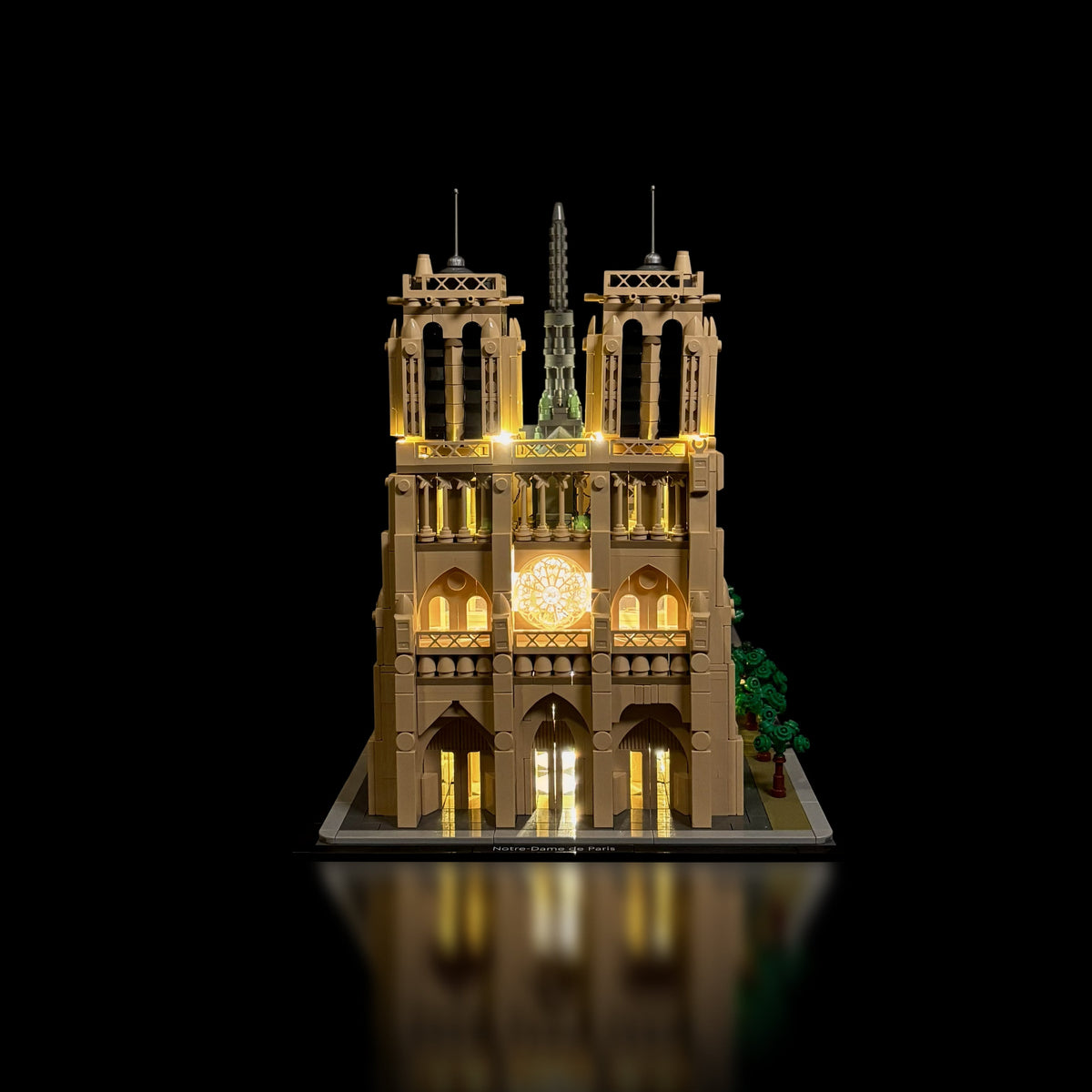 Lysit til LEGO 21061 Notre-Dame de Paris