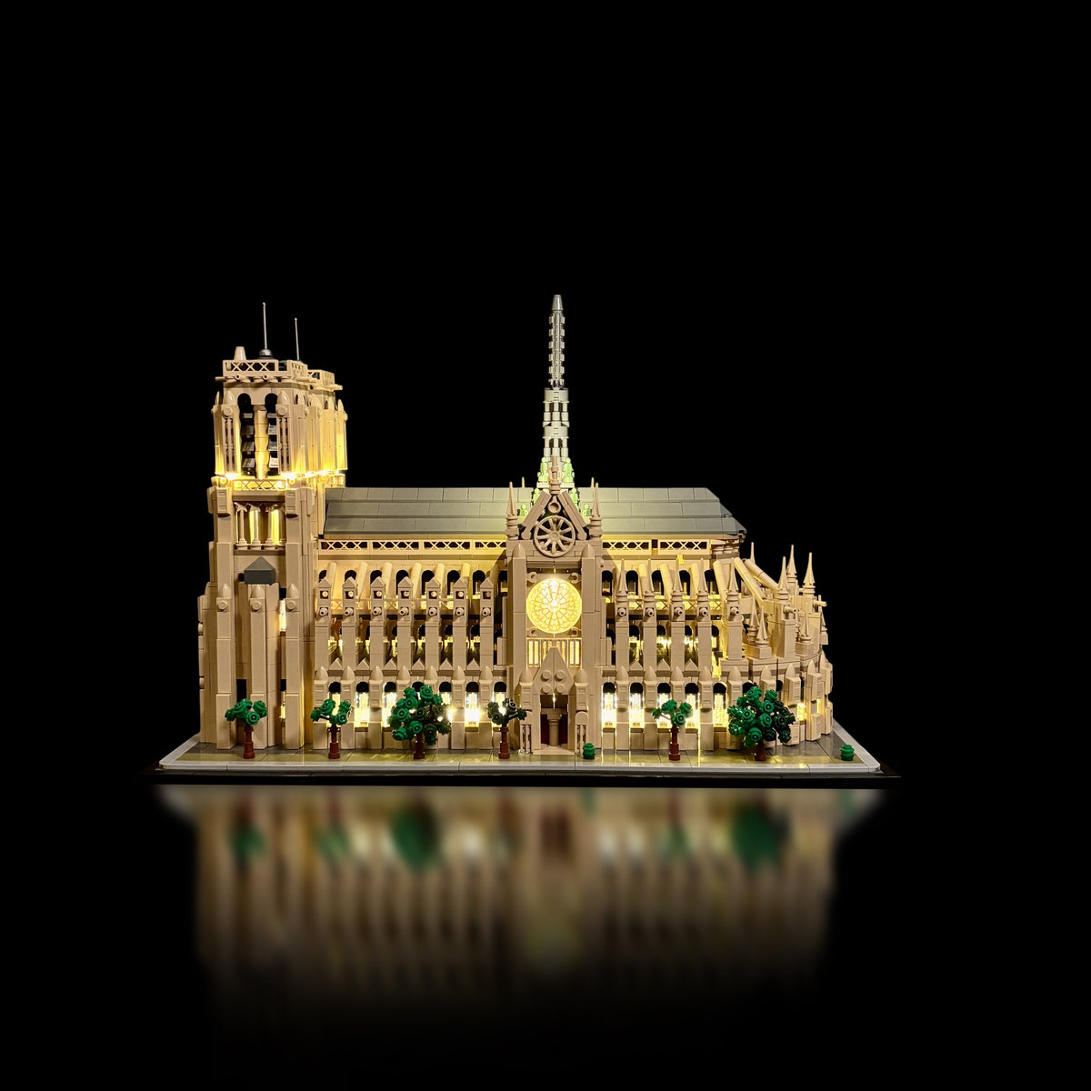 Lysit til LEGO 21061 Notre-Dame de Paris