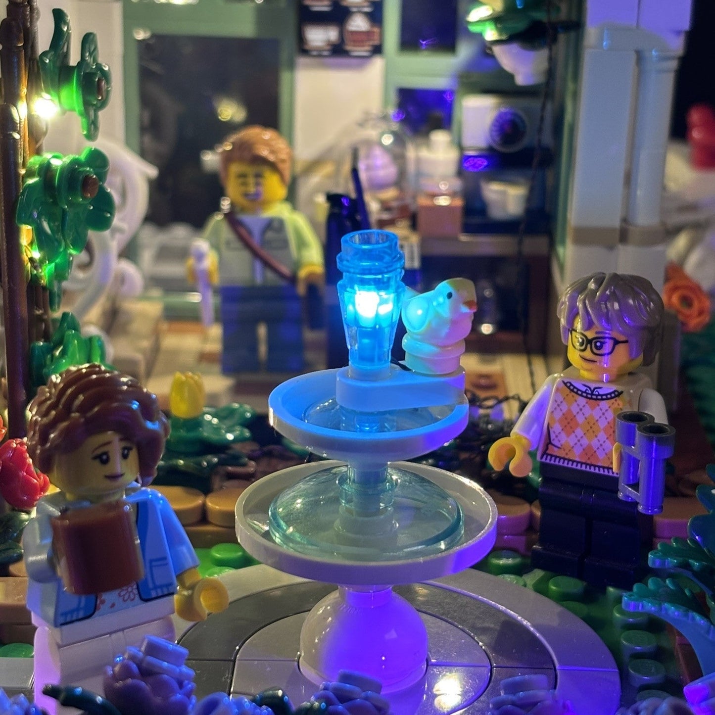 Lyskit til LEGO® 21353 The Botanical Garden med LED-lys, der fremhæver planter, blomster og detaljer i den botaniske have.
