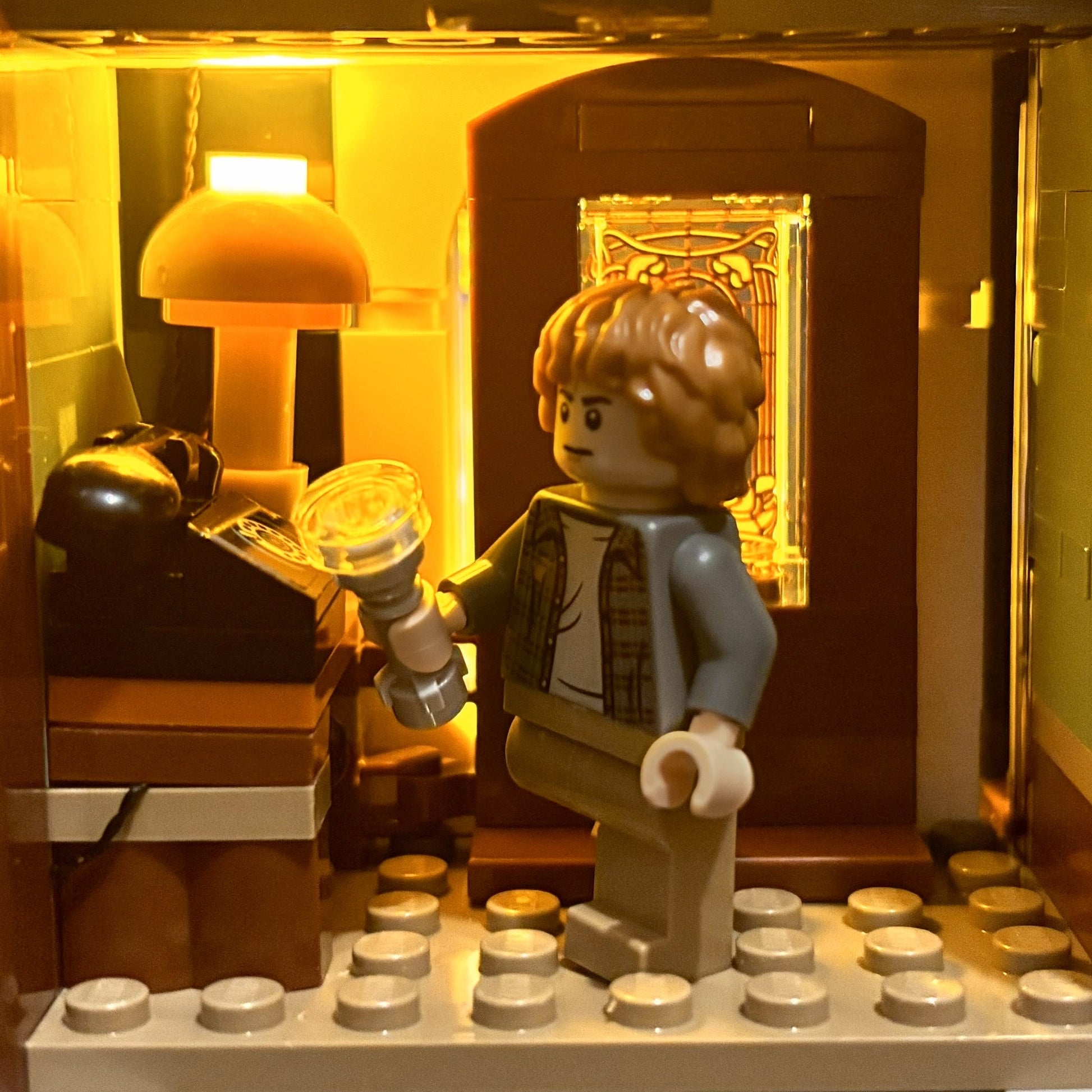 Lyskit til LEGO® Stranger Things™ Creel House™ 10370 - med stemningsfulde LED-lys til begge verdener