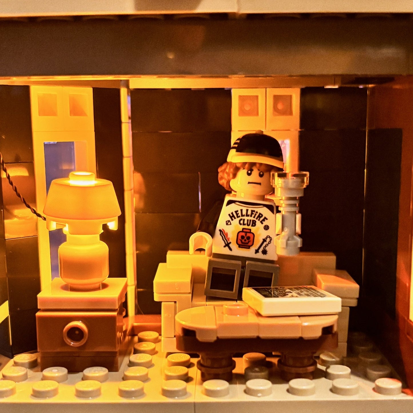 Lyskit til LEGO® Stranger Things™ Creel House™ 10370 - med stemningsfulde LED-lys til begge verdener