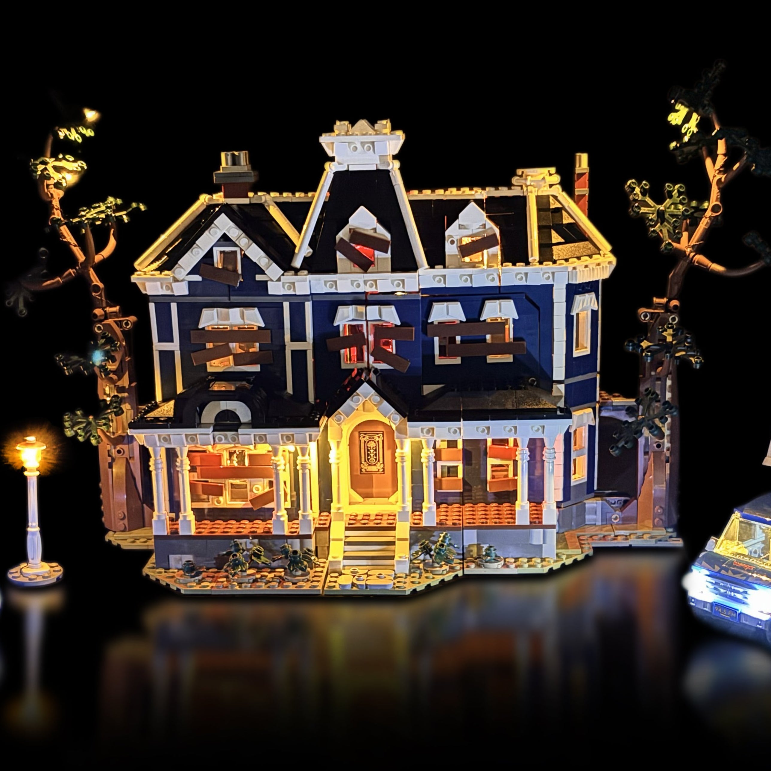 Lyskit til LEGO® Stranger Things™ Creel House™ 10370 - med stemningsfulde LED-lys til begge verdener