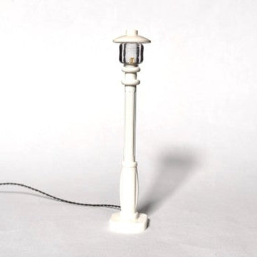 LED-lys indbygget i LEGO®-kompatibel gadelampe, perfekt til at skabe hyggelig belysning i dine modeller