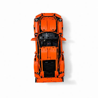 Vertikal væg-holder til LEGO® 42056 Porsche monteret på væg i lodret udstilling