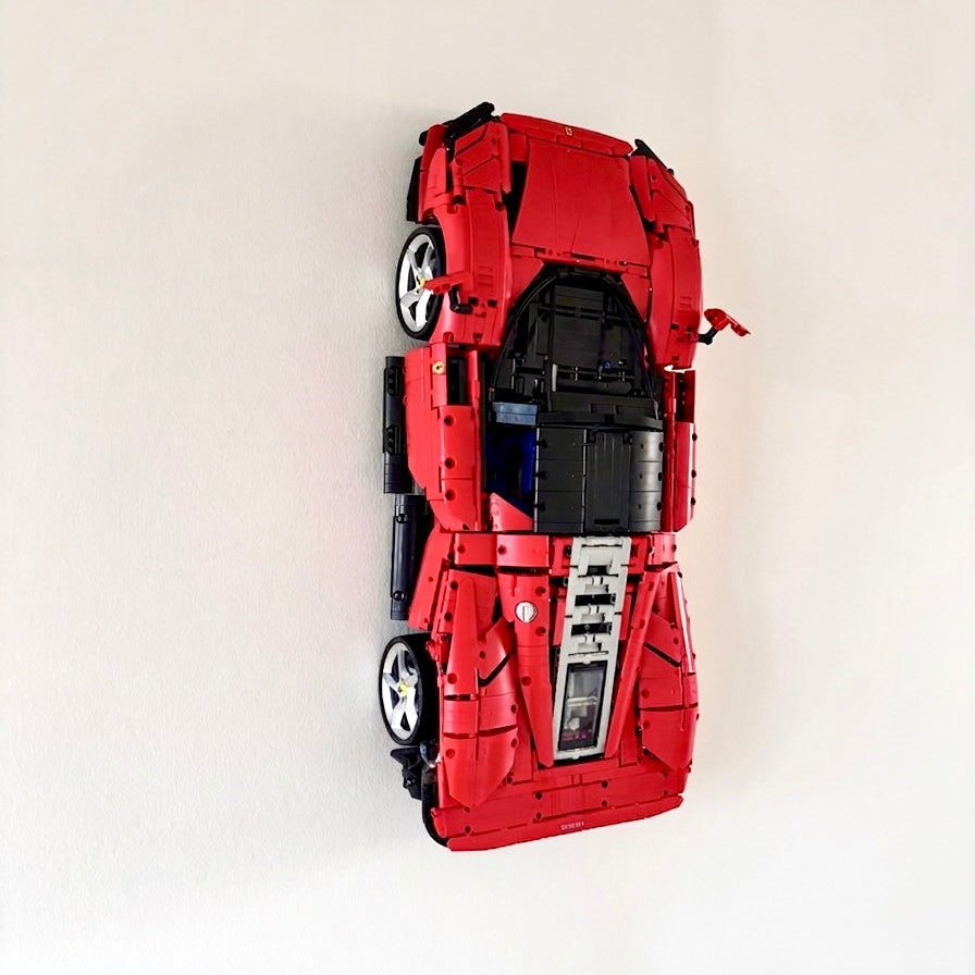 Vertikal væg-holder til LEGO® LEGO-42143 Ferrari monteret på væg i lodret udstilling