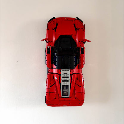 Vertikal væg-holder til LEGO® LEGO-42143 Ferrari monteret på væg i lodret udstilling