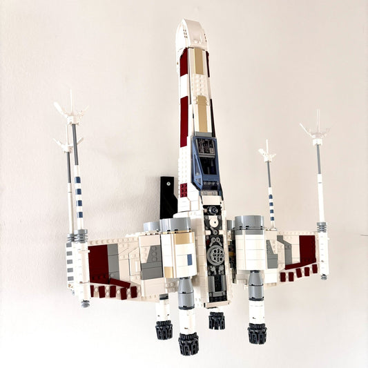 Vertikal væg-holder til LEGO® Star Wars™ 75355 X-Wing Starfighter™