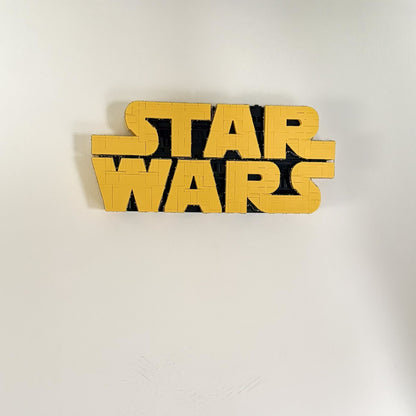Vægholder til LEGO® 75407 Brick-Built Star Wars™ Logo monteret på væg